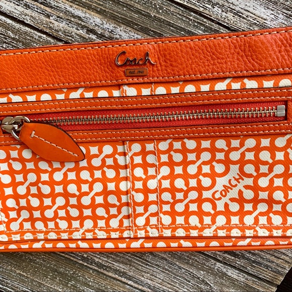 Coach Signature C Clutch - Picture 3 of 6
